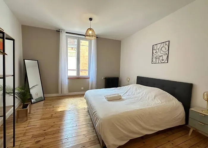 New Delhi, Ambiance Accueillante Et Eclatante * Reims